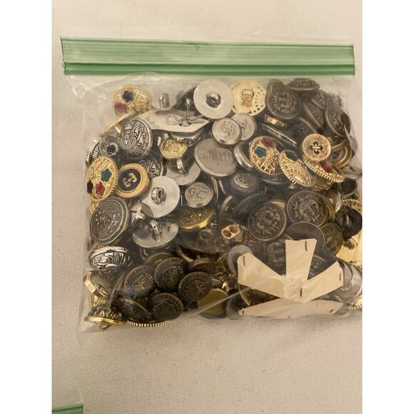 Vintage Buttons 2+ Pounds Plastic Metal Craft Sewing Lot Grandma's Collect Mixed - Picture 2 of 8